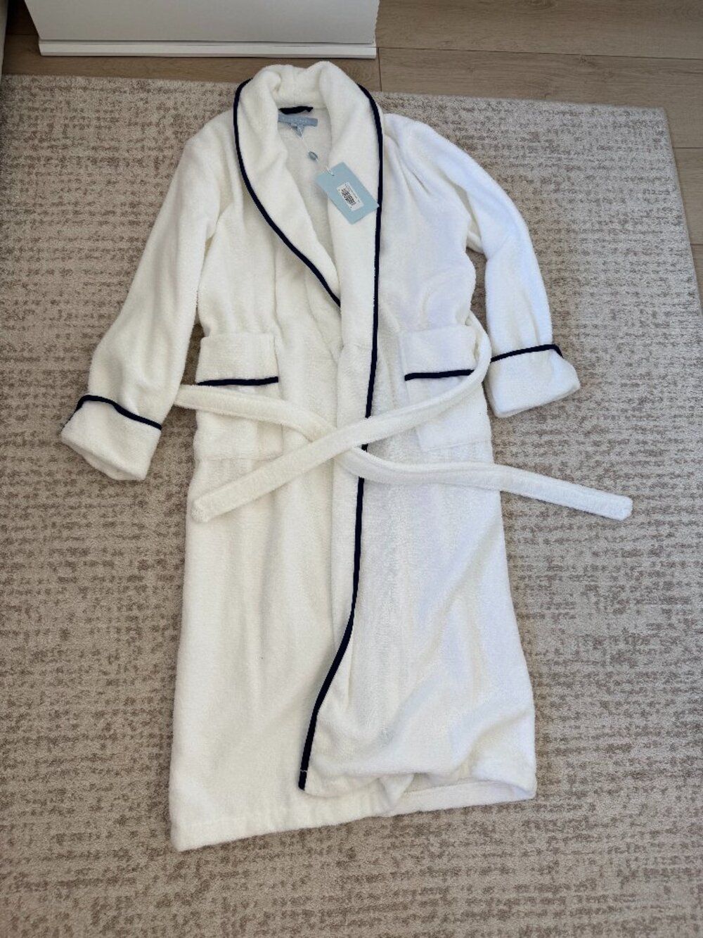 Hill House The Hotel Robe in White/Navy